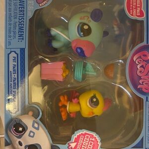 Littlest Pet Shop jungle pals parrot and capybara